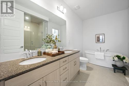 1249 Onyx Trail, Oakville, ON - Indoor Photo Showing Bathroom