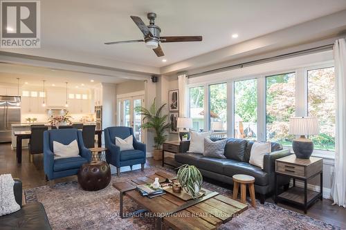 29 Barton Street, Milton, ON - Indoor Photo Showing Living Room