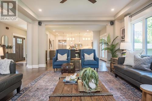 29 Barton Street, Milton, ON - Indoor Photo Showing Living Room