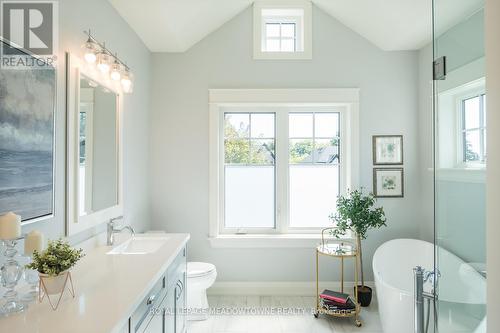 29 Barton Street, Milton, ON - Indoor Photo Showing Bathroom