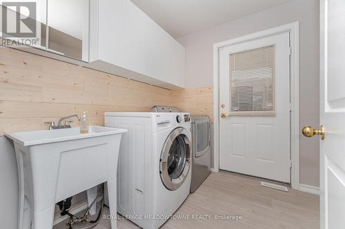 6 Hollis Crescent, East Gwillimbury, ON - Indoor Photo Showing Laundry Room
