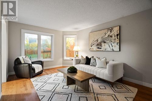 62 Pike Road, Oakville, ON - Indoor Photo Showing Living Room