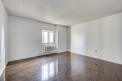 Primary bedroom - 1008-51 Place Charles-Le Moyne, Longueuil (Le Vieux-Longueuil), QC - Indoor Photo Showing Other Room