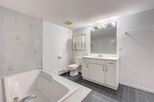 Bathroom - 1008-51 Place Charles-Le Moyne, Longueuil (Le Vieux-Longueuil), QC - Indoor Photo Showing Bathroom