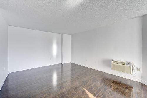 Living room - 1008-51 Place Charles-Le Moyne, Longueuil (Le Vieux-Longueuil), QC - Indoor Photo Showing Other Room