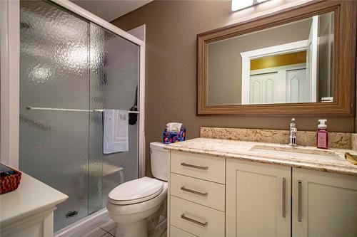 454 Ridge Place, Penticton, BC - Indoor Photo Showing Bathroom