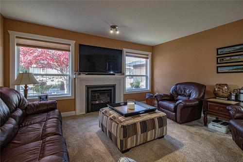 454 Ridge Place, Penticton, BC - Indoor Photo Showing Living Room With Fireplace
