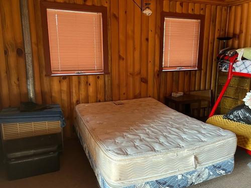 2701 Peachland Forestry Service Road, Peachland, BC - Indoor Photo Showing Bedroom