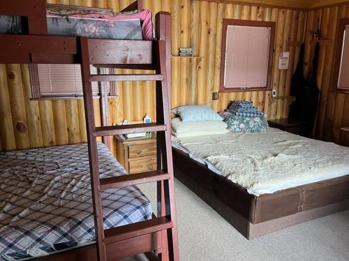 2701 Peachland Forestry Service Road, Peachland, BC - Indoor Photo Showing Bedroom