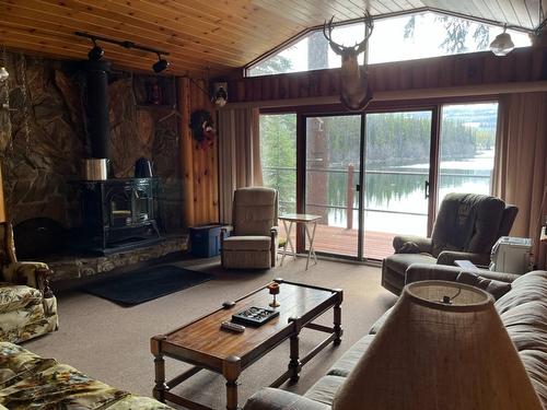 2701 Peachland Forestry Service Road, Peachland, BC - Indoor Photo Showing Living Room