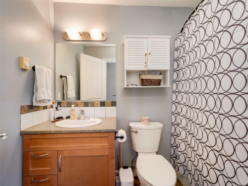308-2747 Jacklin Rd, Langford, BC - Indoor Photo Showing Bathroom