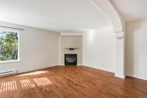 8-2633 Shelbourne St, Victoria, BC 