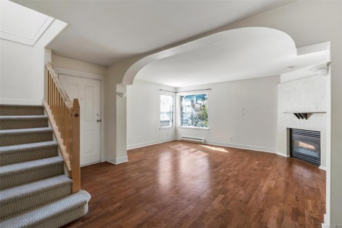 8-2633 Shelbourne St, Victoria, BC 