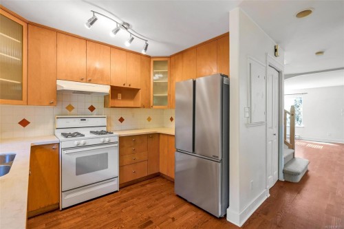 8-2633 Shelbourne St, Victoria, BC 