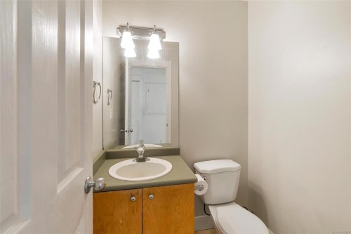 8-2633 Shelbourne St, Victoria, BC 