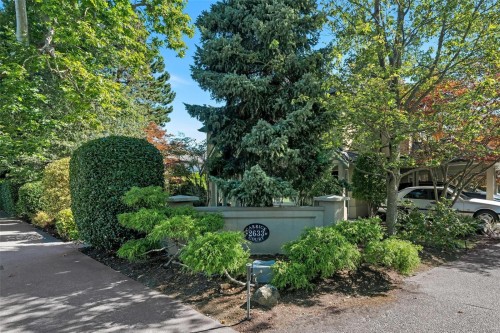 8-2633 Shelbourne St, Victoria, BC 