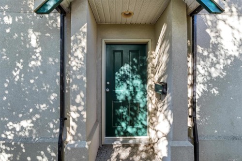 8-2633 Shelbourne St, Victoria, BC 