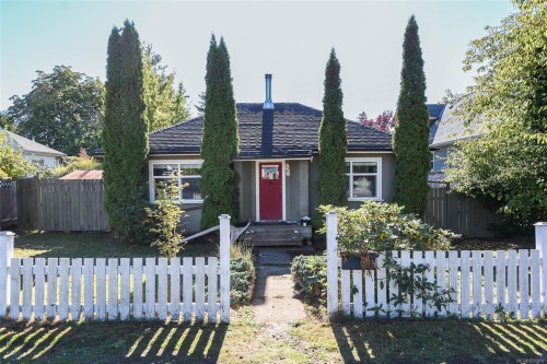 2767 Ulverston Ave, Cumberland, BC 