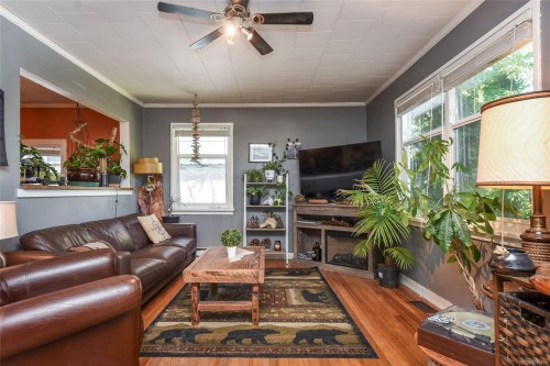 2767 Ulverston Ave, Cumberland, BC 