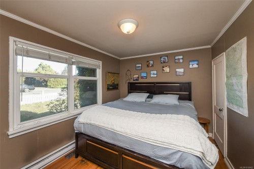 2767 Ulverston Ave, Cumberland, BC 