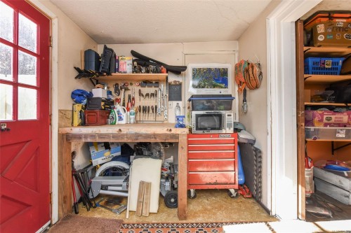 2767 Ulverston Ave, Cumberland, BC 