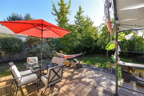 2767 Ulverston Ave, Cumberland, BC 