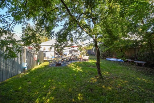 2767 Ulverston Ave, Cumberland, BC 