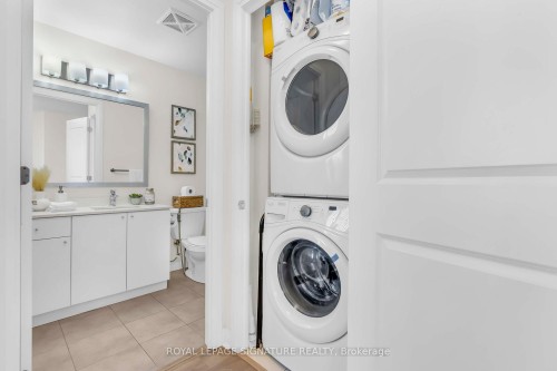 1811-5033 Four Springs Avenue, Mississauga, ON - Indoor Photo Showing Laundry Room