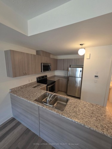 27-2571 Ladyfern Crossing, Pickering, ON - Indoor Photo Showing Kitchen With Double Sink