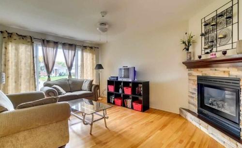 Salon - 372 Rue De Pointe-Gatineau, Gatineau (Gatineau), QC - Indoor Photo Showing Living Room With Fireplace