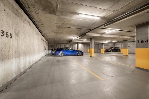 Parking - 301-1100 Rue Les Érables, Laval (Laval-Sur-Le-Lac), QC - Indoor Photo Showing Garage