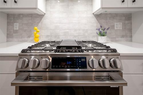 2231 Richter Street, Kelowna, BC - Indoor Photo Showing Kitchen