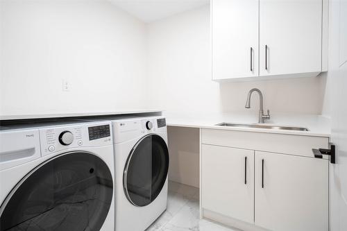 2231 Richter Street, Kelowna, BC - Indoor Photo Showing Laundry Room