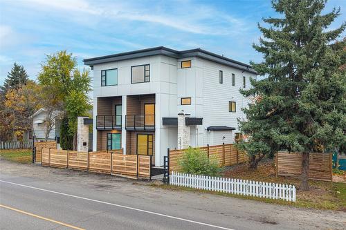 2231 Richter Street, Kelowna, BC - Outdoor With Balcony