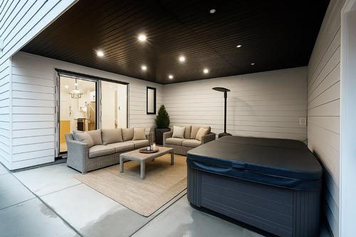 2231 Richter Street, Kelowna, BC - Outdoor With Exterior