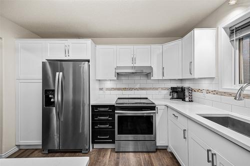104-1966 Durnin Road, Kelowna, BC - Indoor Photo Showing Kitchen