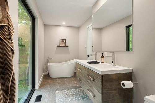  - 40 Rue Bourassa, Shefford, QC - Indoor Photo Showing Bathroom