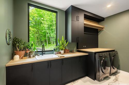  - 40 Rue Bourassa, Shefford, QC - Indoor Photo Showing Laundry Room