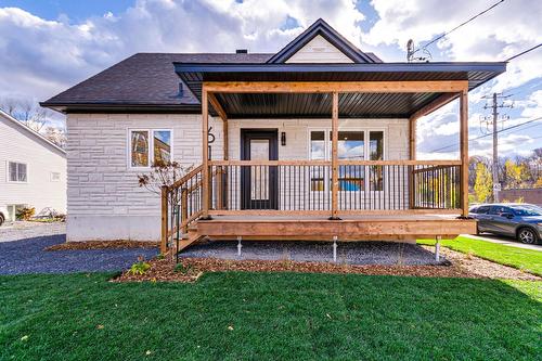 61 Rue Booth  Gatineau (Hull), QC J8Y 3G9