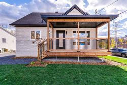 61 Rue Booth  Gatineau (Hull), QC J8Y 3G9