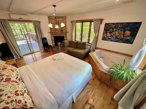 Bedroom - 2222  - 2334 Boul. De Ste-Adèle, Sainte-Adèle, QC - Indoor Photo Showing Living Room With Fireplace