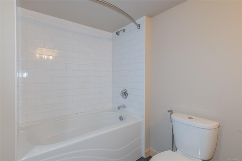 405-787 Tyee Rd, Victoria, BC - Indoor Photo Showing Bathroom