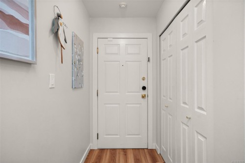 311-3010 Washington Ave, Victoria, BC - Indoor Photo Showing Other Room