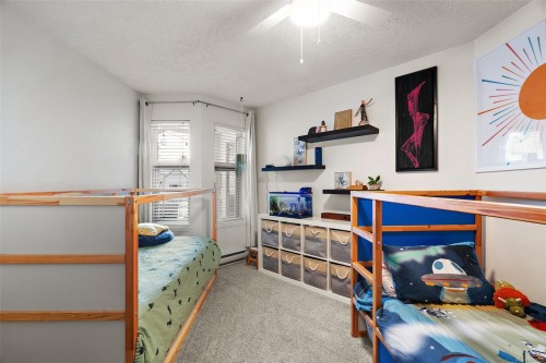 311-3010 Washington Ave, Victoria, BC - Indoor Photo Showing Bedroom