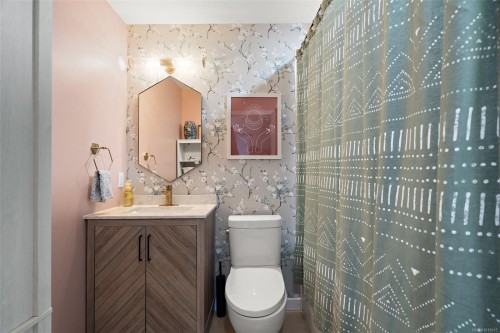 311-3010 Washington Ave, Victoria, BC - Indoor Photo Showing Bathroom