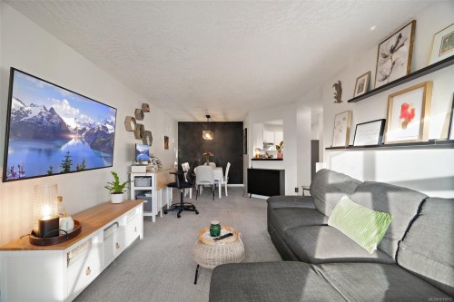 311-3010 Washington Ave, Victoria, BC - Indoor Photo Showing Living Room