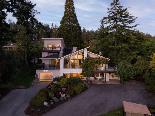 11321 Chalet Rd, North Saanich, BC 