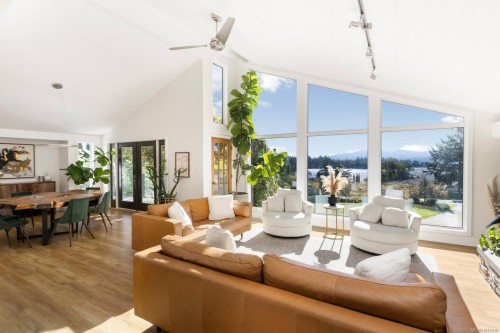 11321 Chalet Rd, North Saanich, BC 