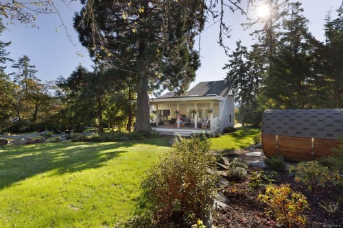 11321 Chalet Rd, North Saanich, BC 