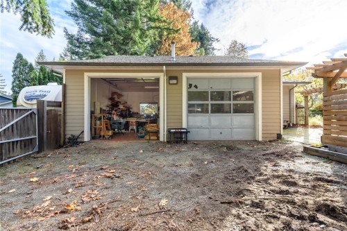 1230 Glen Urquhart Dr, Courtenay, BC 